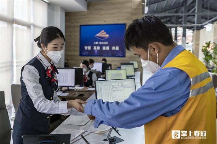 云南铁路招聘最新动态，启程追逐梦想的列车，驶向未来之旅！