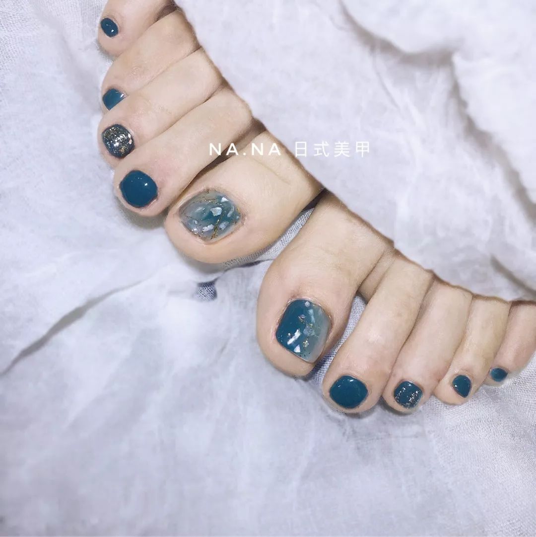 最新脚美甲图片大全，美甲背后的温馨故事展现