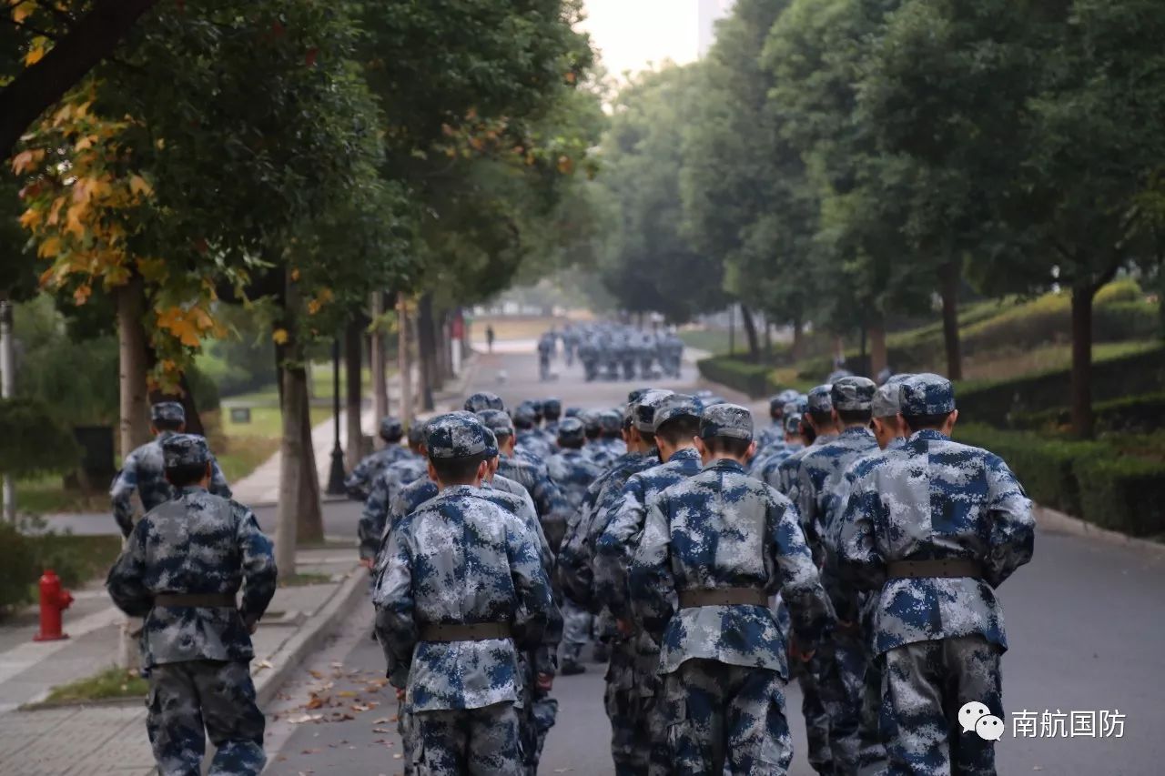 国防生的知乎日常，趣事连连，战友情深，展现真实生活风采