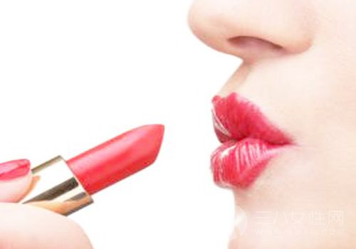 时尚璀璨明珠，最新口红潮流全解析