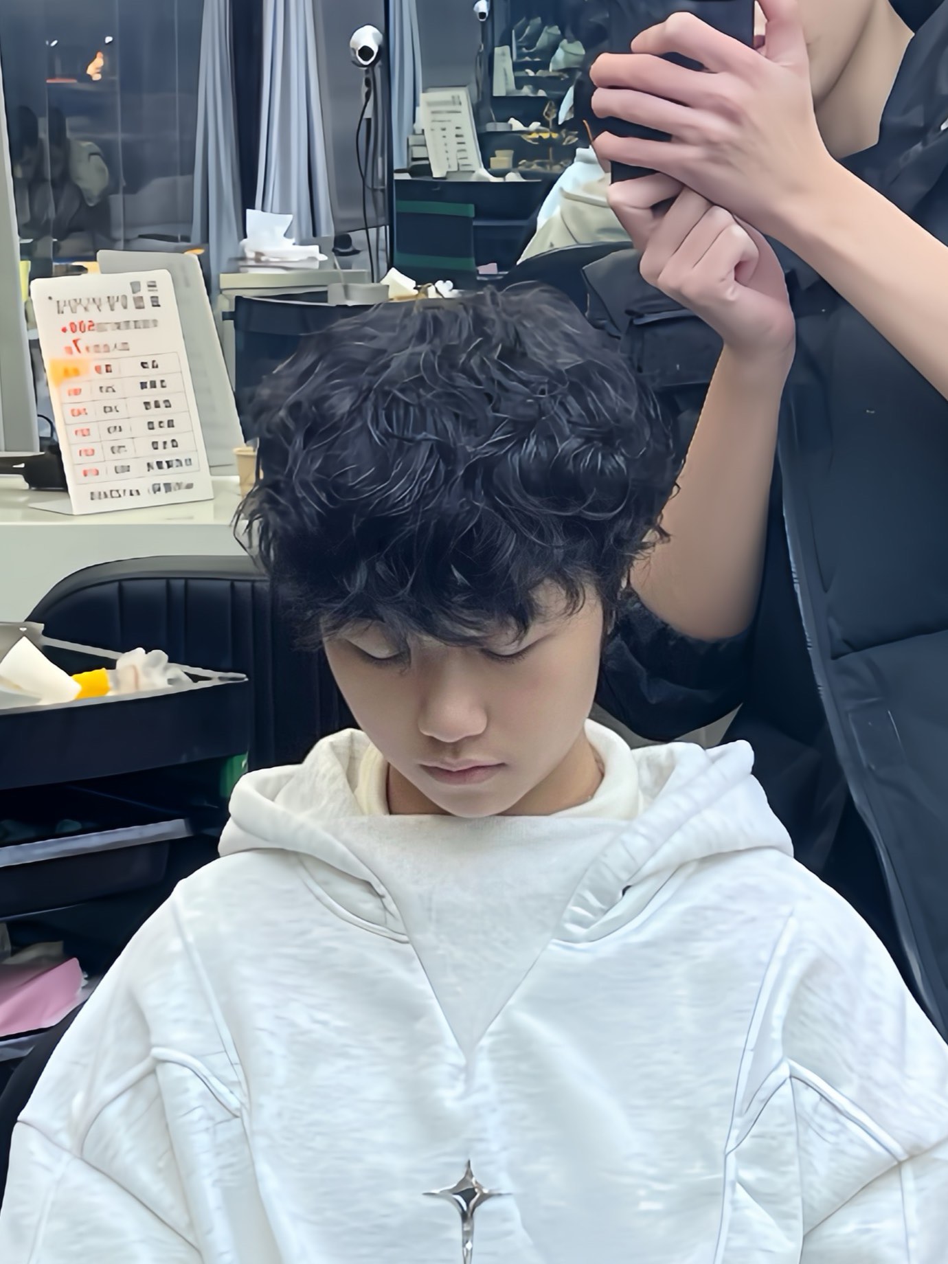 卷毛最新,小巷深处的独特风情