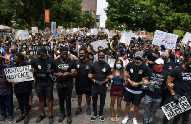 美国黑人抗议最新动态，变革力量与自信成就之源