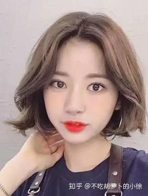 女性最新发型背后的温馨故事与时尚潮流