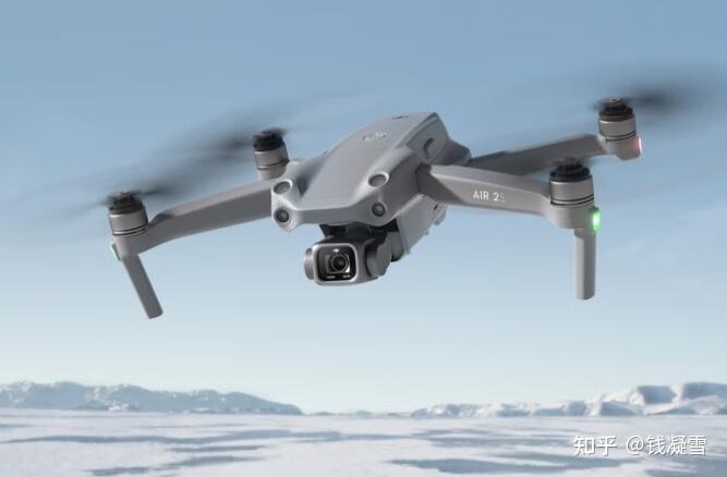 无人机最新航拍，翱翔蓝天，感受成就感的翅膀带你飞得更高