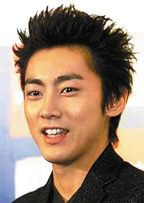 文莱明星的自我超越之路，从平凡到辉煌