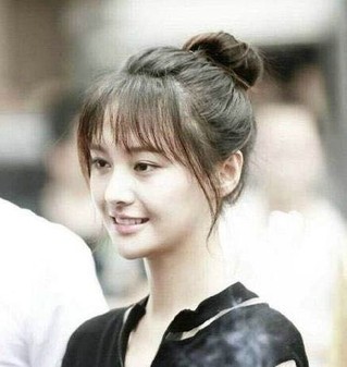 潮流之美独特诠释，丸子头明星风采展现