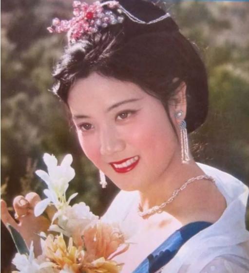 70年代女演员专属科技产品,感受科技魅力,体验未来时代风采