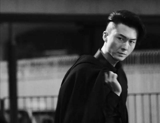 演员龙弟，演艺之路的闪耀之星