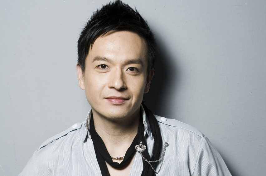 钟姓男明星的星光之路，励志故事与自信成就之源