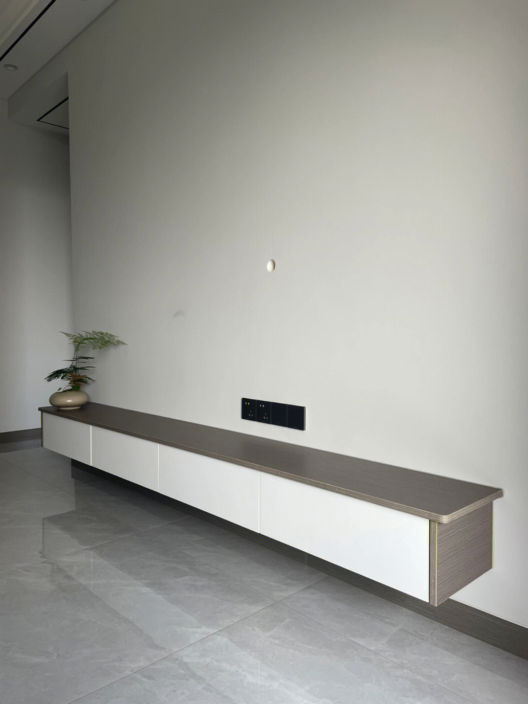 电视柜悬空设计,打造现代极简家居的时尚之选!