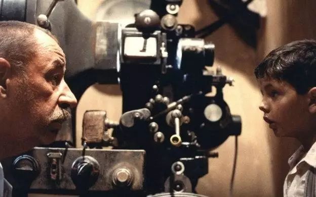 电影天堂鸟，多维价值的深度探索与影响