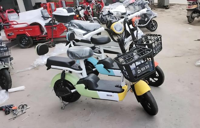 电动摩托车电瓶价格,电动摩托车电瓶价格，一场与自然美景的旅行对话