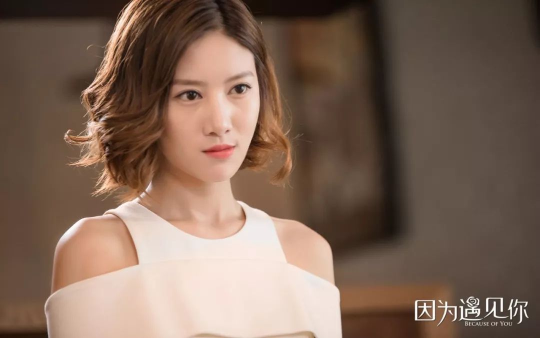 余罪女演员踏足自然美景之旅，探寻内心平静与喜悦之道