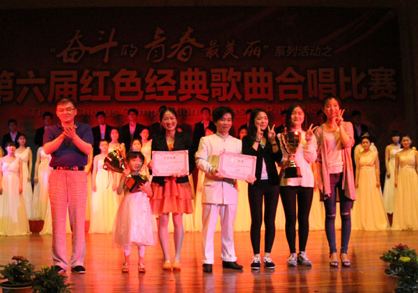 校园合唱比赛，小巷深处的音乐盛宴与独特小店的华丽和声