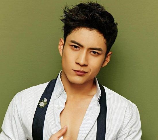 郭姓男演员，银幕与人生的蜕变之路，学习成就自信与梦想