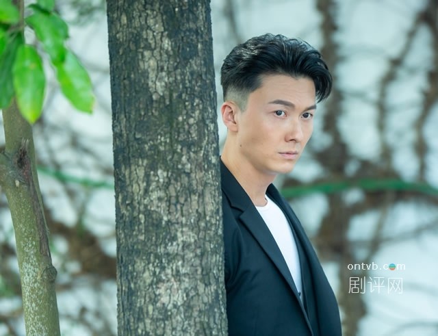 黄浩信新剧展现自信成长励志，点亮生活每一刻的璀璨篇章