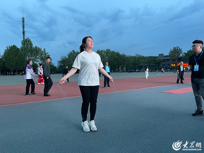 跳绳比赛的精彩瞬间与激烈对决