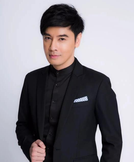 泰国著名男演员，荧屏璀璨之星闪耀光芒