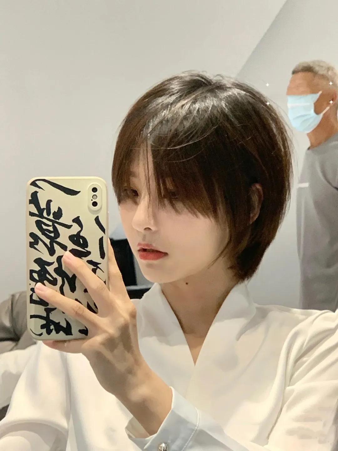 女短发最新流行趋势，打造时尚短发的步骤指南