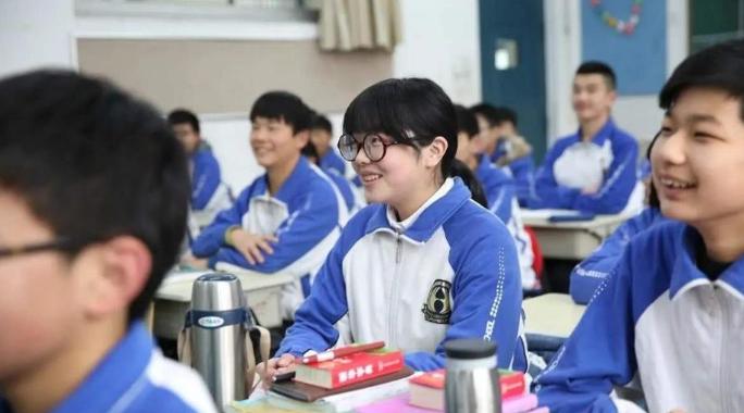 同桌游戏现象的多维解读与最新动态分析