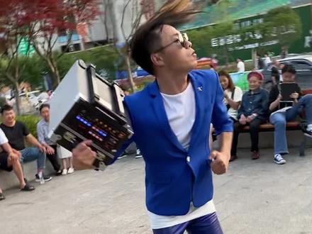 摇头哥从草根到巅峰的逆袭之路最新报道