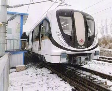 探秘上海地铁最新车辆与小巷特色小店