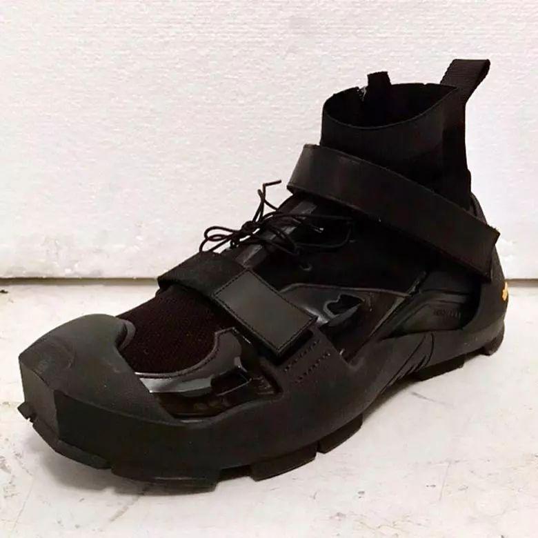 巴黎时尚鞋履新款,自然美景与时尚之旅的完美结合