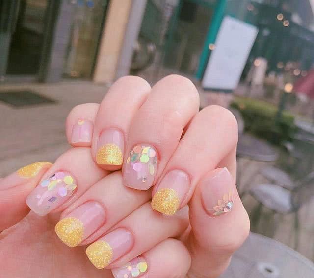 科技重塑指尖美学,最新短款美甲新风尚体验指南