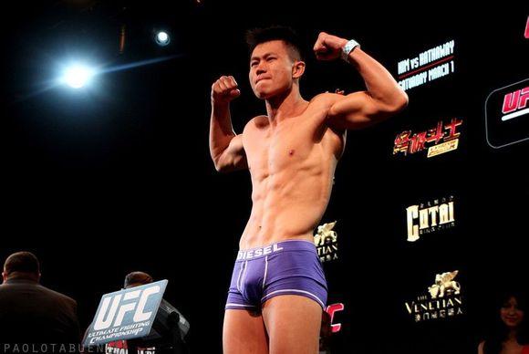 拳王杨建平最新比赛，小巷热血传奇与特色小店的神秘对决