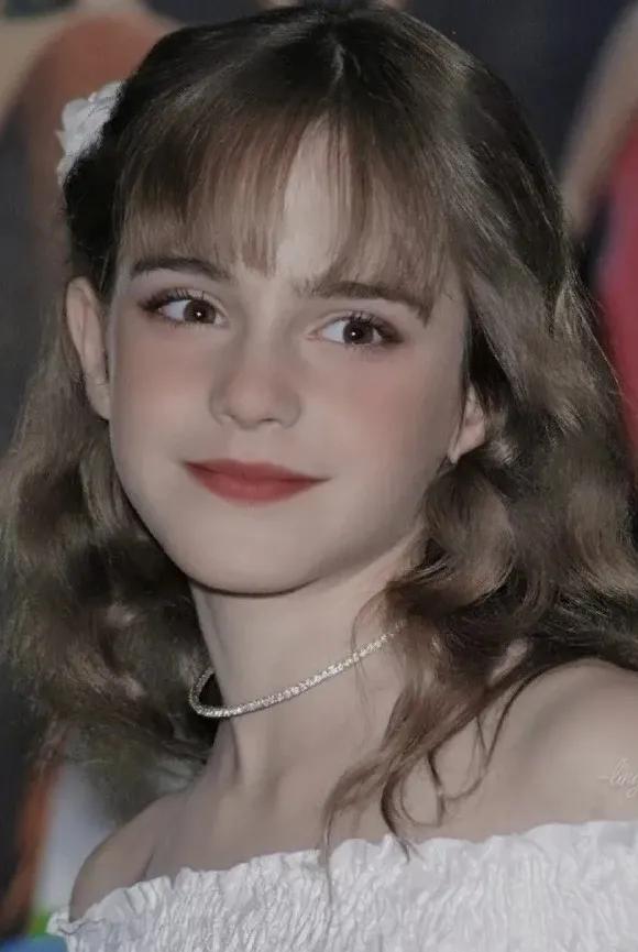 艾玛沃特森最新街拍，自然美景中的内心探索之旅