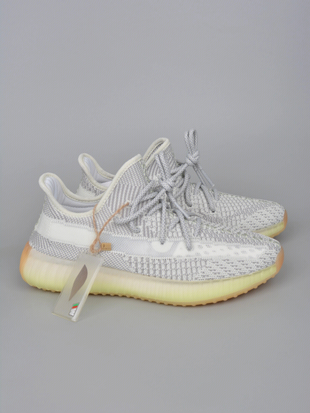 椰子350最新款，小巷中的时尚秘密宝藏