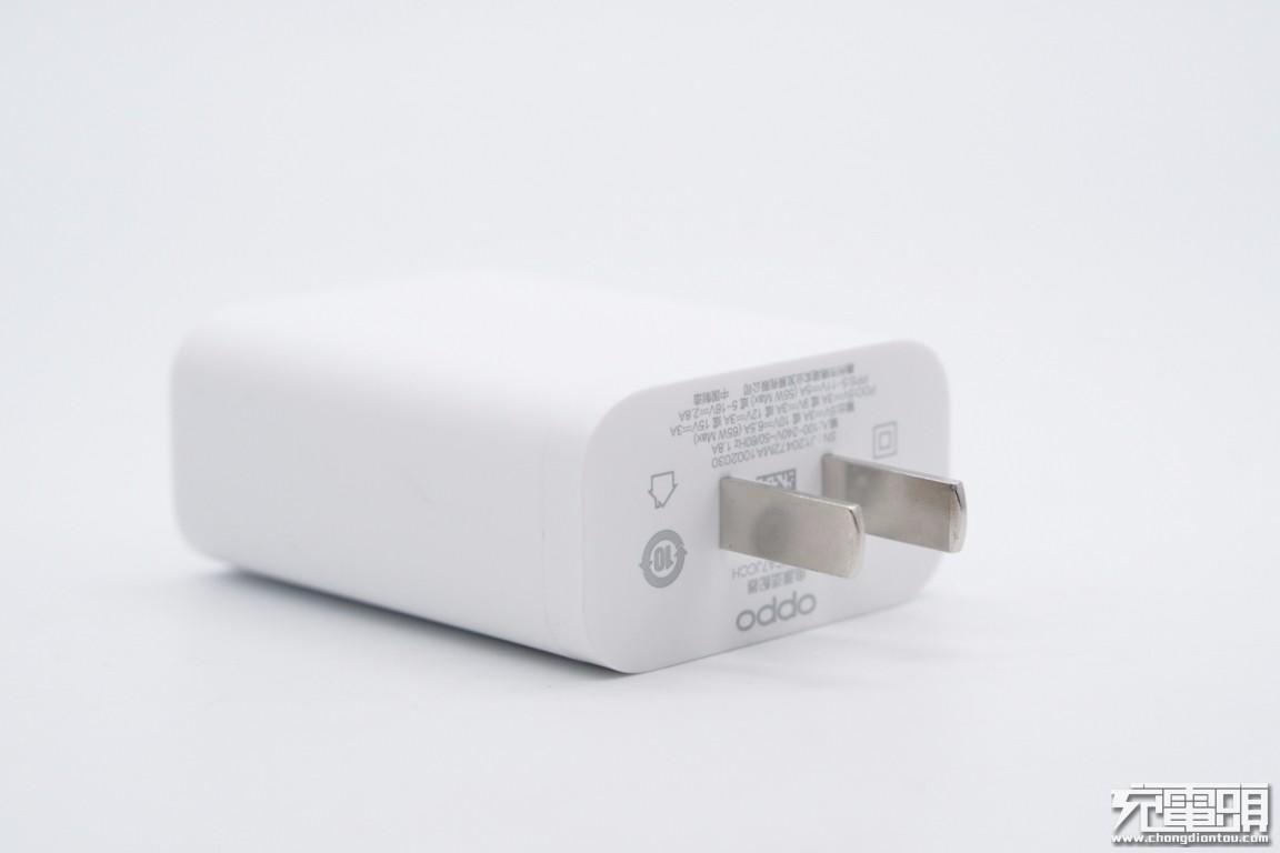 OPPO最新款手机，友谊的纽带，温馨陪伴的时尚之选