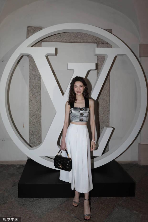 探索时尚秘境，2024春装最新款长裙的时尚之旅