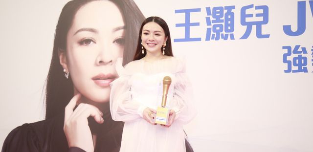 揭秘娱乐圈女明星上位潜规，成功背后的秘密法则曝光