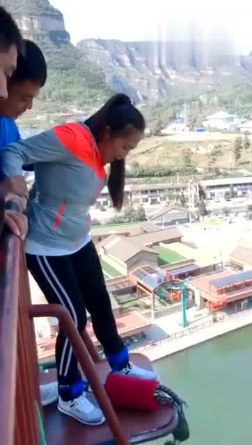 最新蹦极，心跳加速的刺激之旅体验！