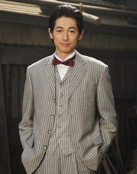 阿爷最新科技，重塑生活，感受未来之光体验。