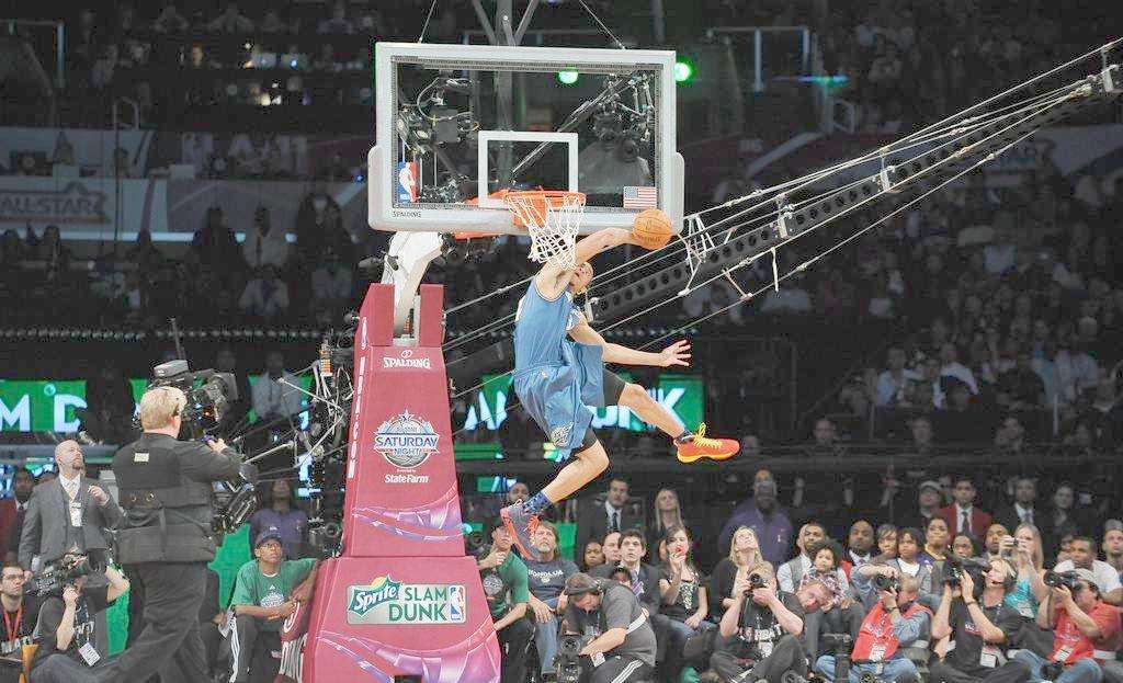 技术革新与篮球艺术的融合，最新扣篮技术展示