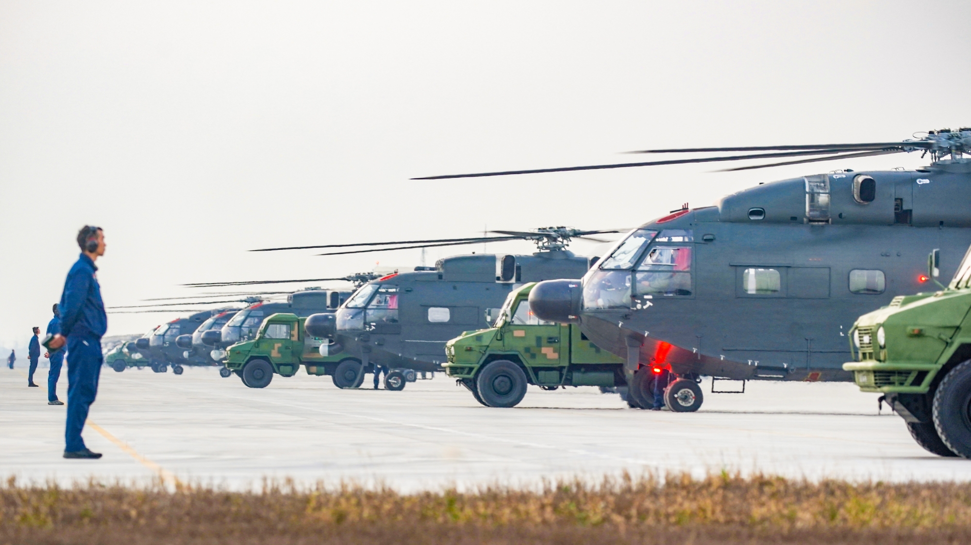 军队最新高科技产品揭秘，智能未来触手可及！