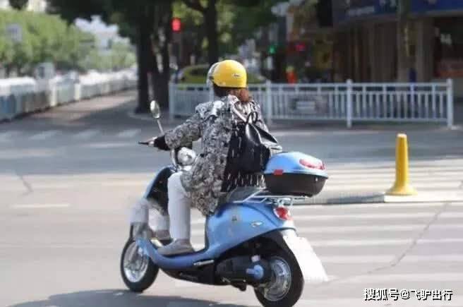 最新电动车头盔佩戴指南,轻松探索自然美景的骑行之旅