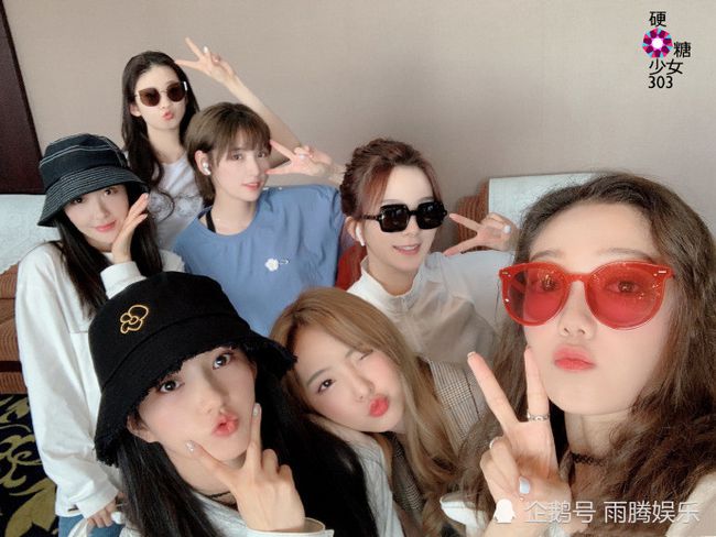 硬糖少女303最新合照，青春活力的集结，粉丝热切期待！