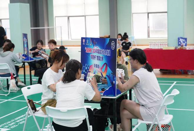 掼蛋比赛风采,在挑战中成长,自信闪耀的图片纪实