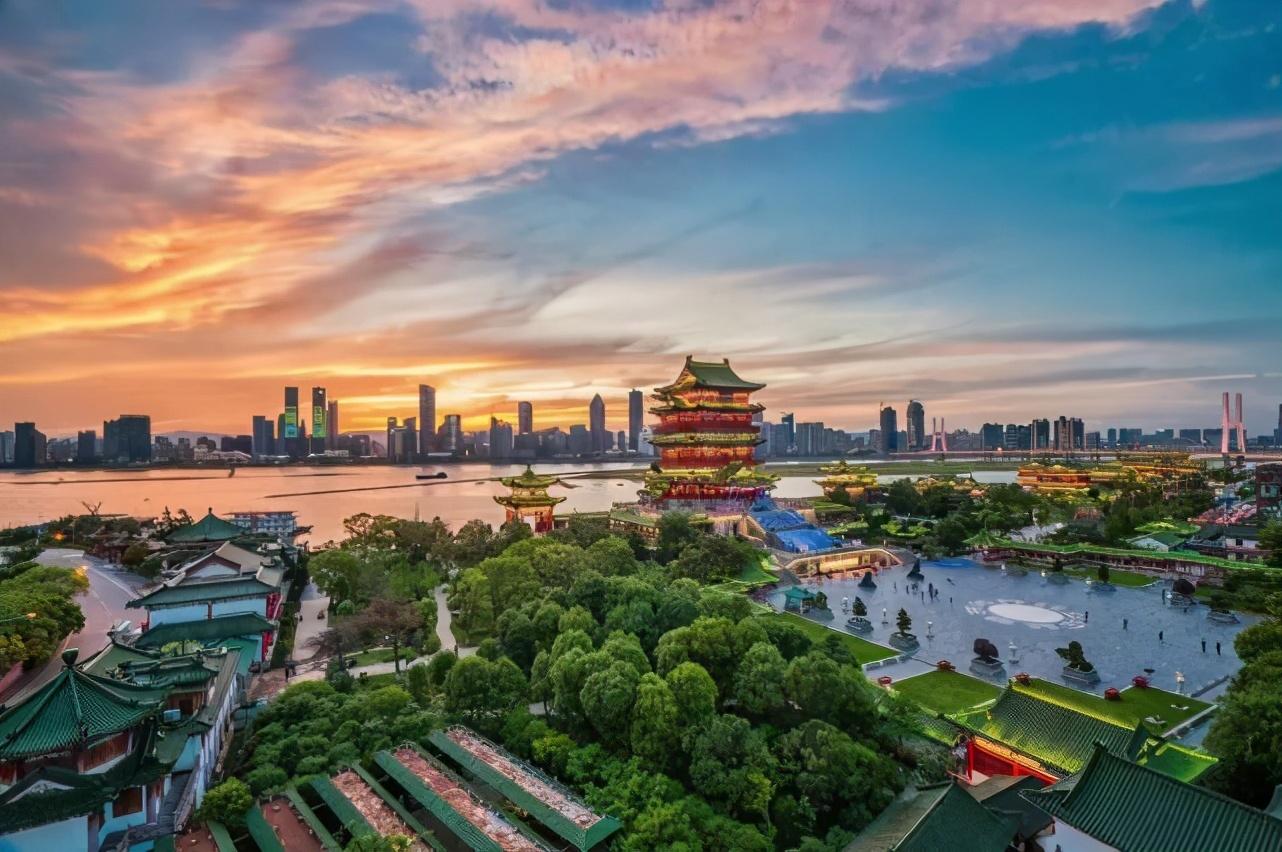 济南至重庆飞机票价格查询，探索天际之旅的起点