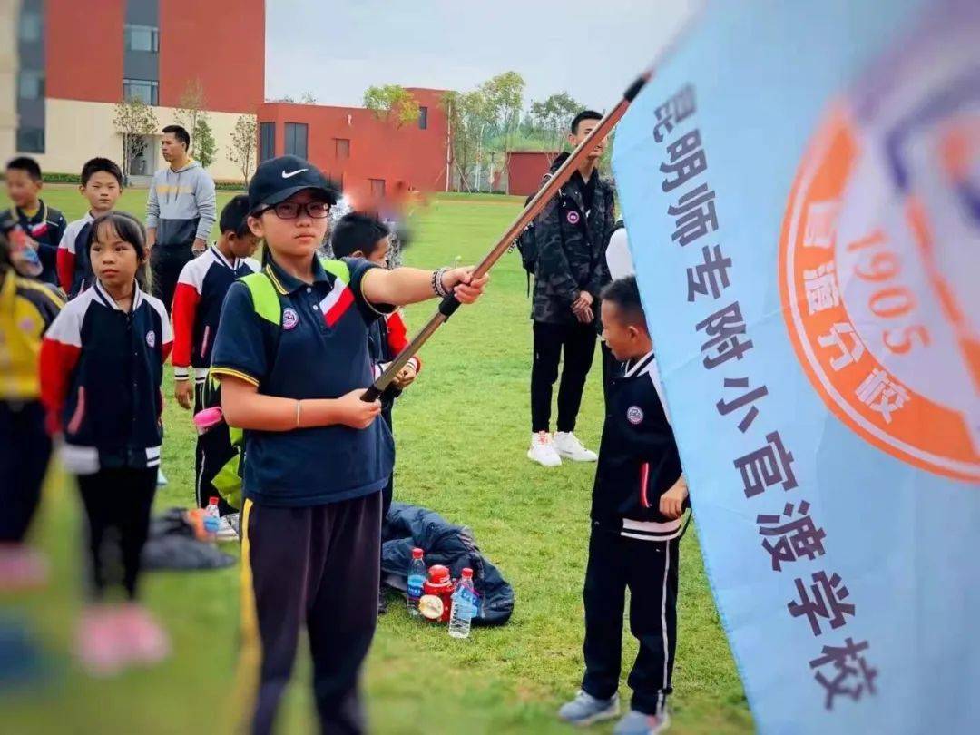 跳绳比赛的热烈场面描绘