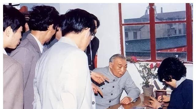 官情第334章,官情第334章，权力的交织与纷争的观点分析