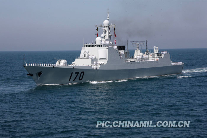 中国新型军舰亮相，展现变迁、自信与未来展望