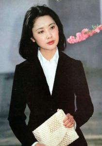 演员朱琳微博，自信成长的旋律，光彩绽放的蜕变之路