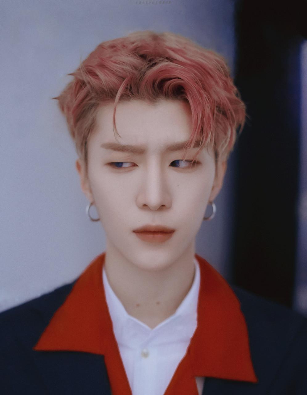 范丞丞最新照片，科技魅力与时尚风采的融合展现