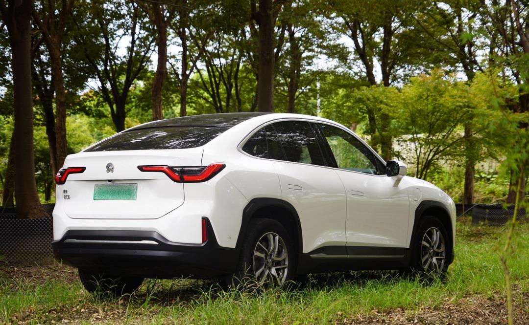 蔚来EC6价格图片揭秘，小巷中的电动车世界探索