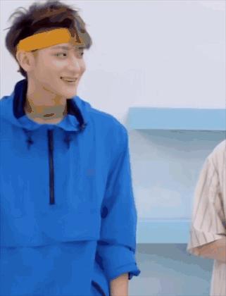 星际梦幻之恋，明星与粉丝的高科技恋爱小说及智能产品介绍