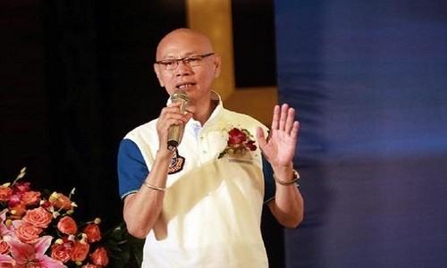 香港明星黄日华，演艺之路的闪耀之星